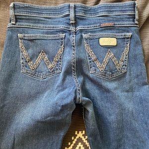 Wrangler women’s Q baby jeans.